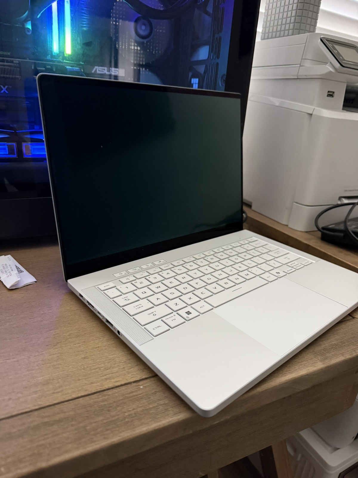 ROG Zephyrus G14 GA403 RTX 5060 16GB 1TB SSD Ryzen 9 270 Radeon 780M Graphics