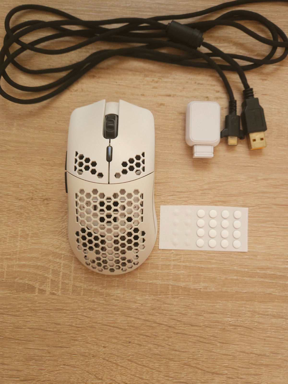 Glorious Model O Wireless Gaming Mouse White + Skates