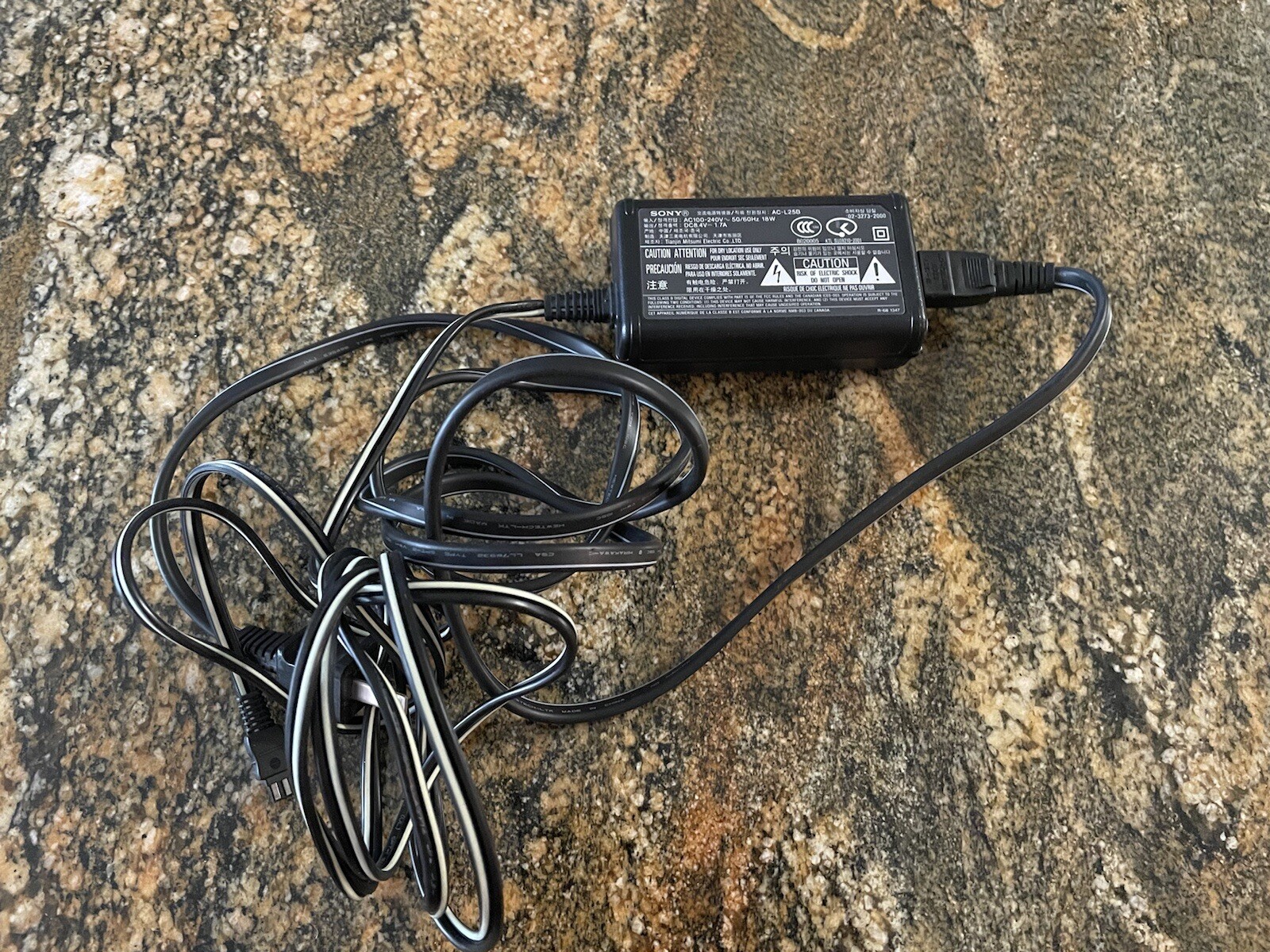Original Genuine Sony AC-L25B 8.4V-1.7A AC Adapter For Camcorder Black