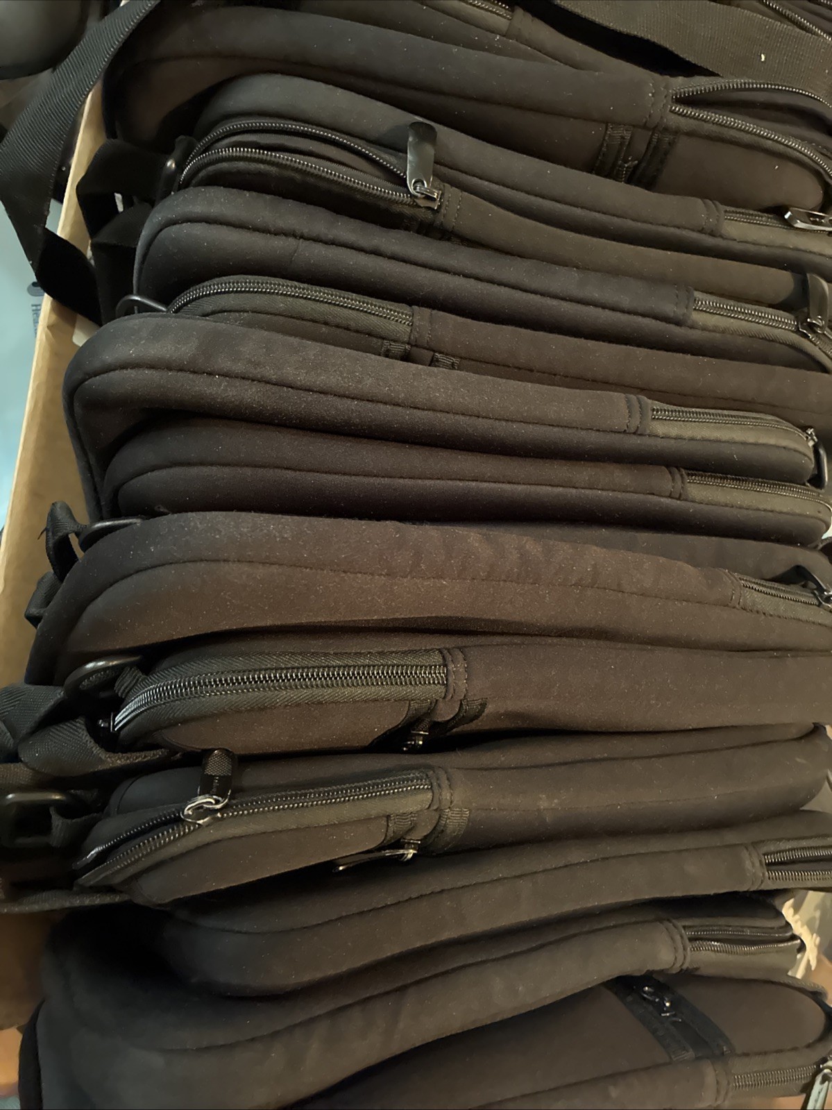 21 TARGUS VERTICAL SLEEVE W/ SHOULDER STRAP BLACK MACBOOK iPad LAPTOP CASE BAGS
