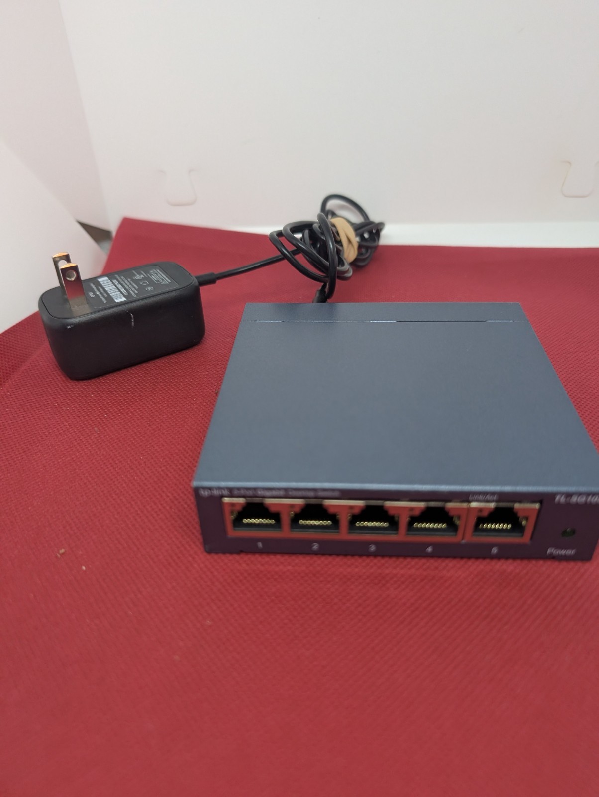 TP-Link TL-SG105, 5 Port Gigabit Unmanaged Ethernet 5 Port, 1Gig, Navy Blue