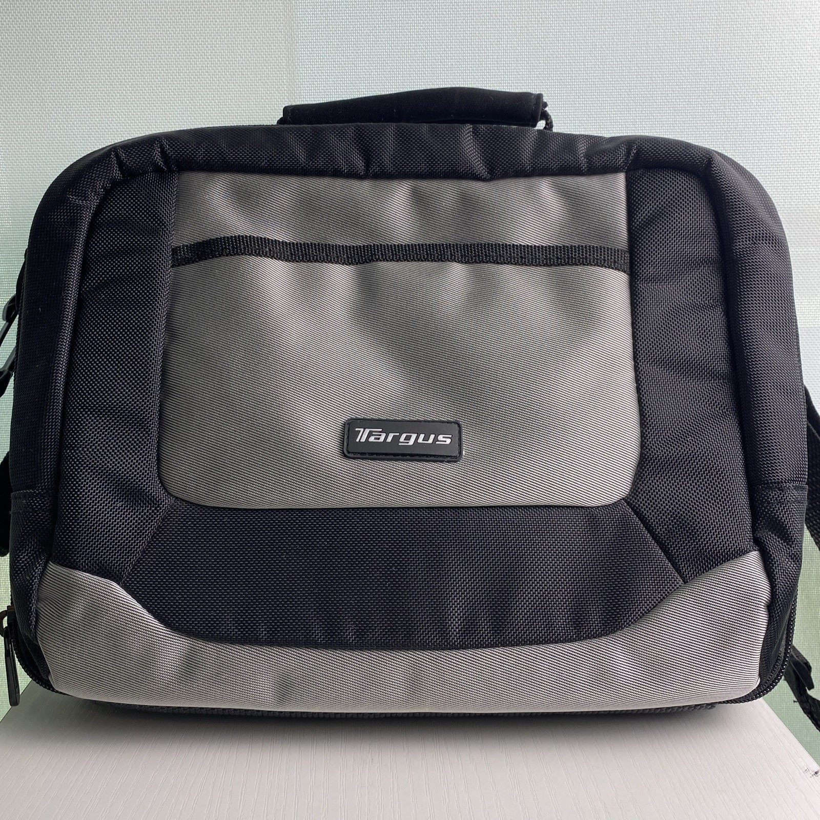 Used Targus Sport Portable Case Bag DVD301-10 (Black with Grey)