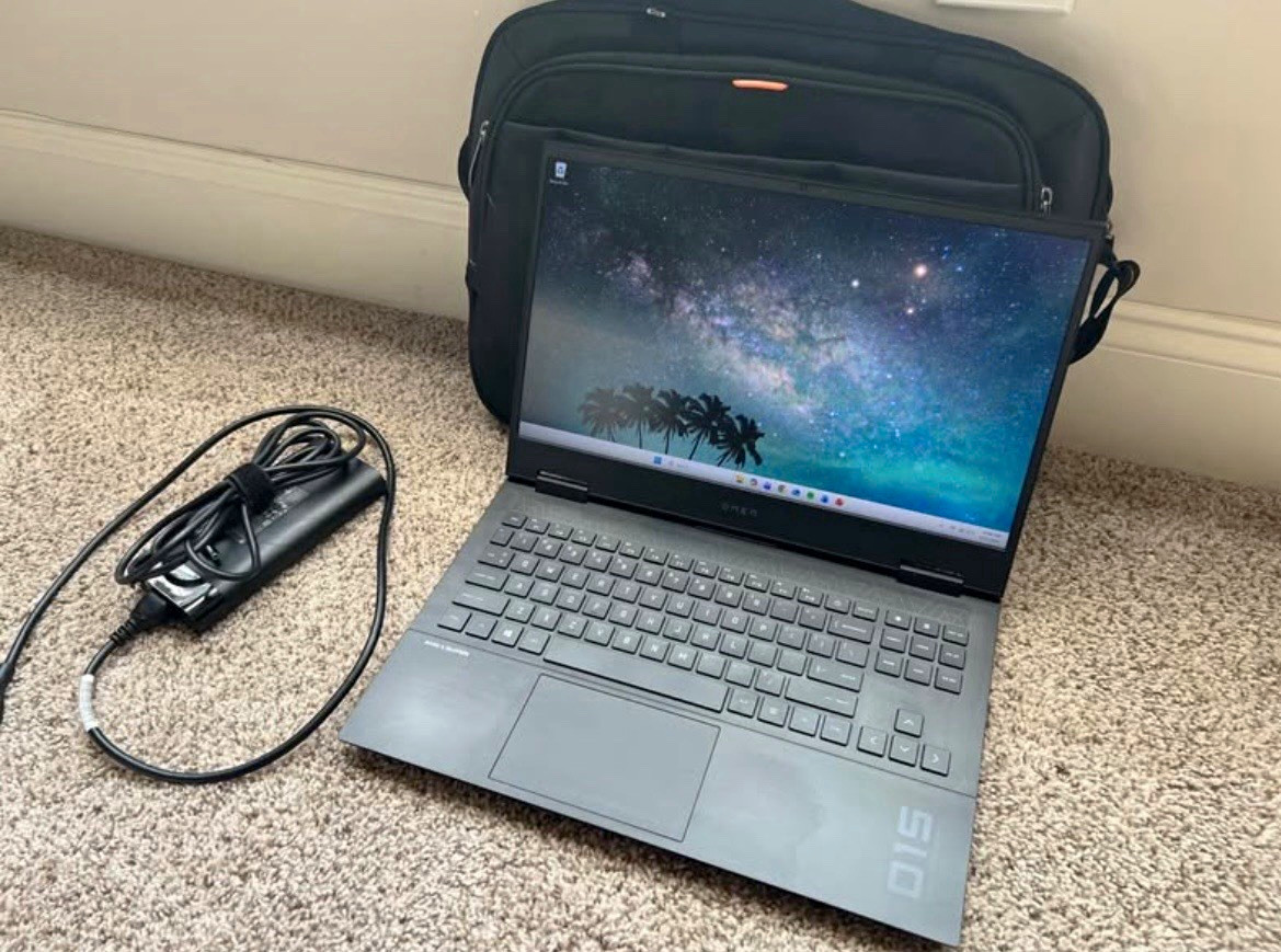 HP OMEN 15, i7 10750H, 16GB RAM, 1TB SSD, Nvidia RTX 2060, 15.6” 300Hz display