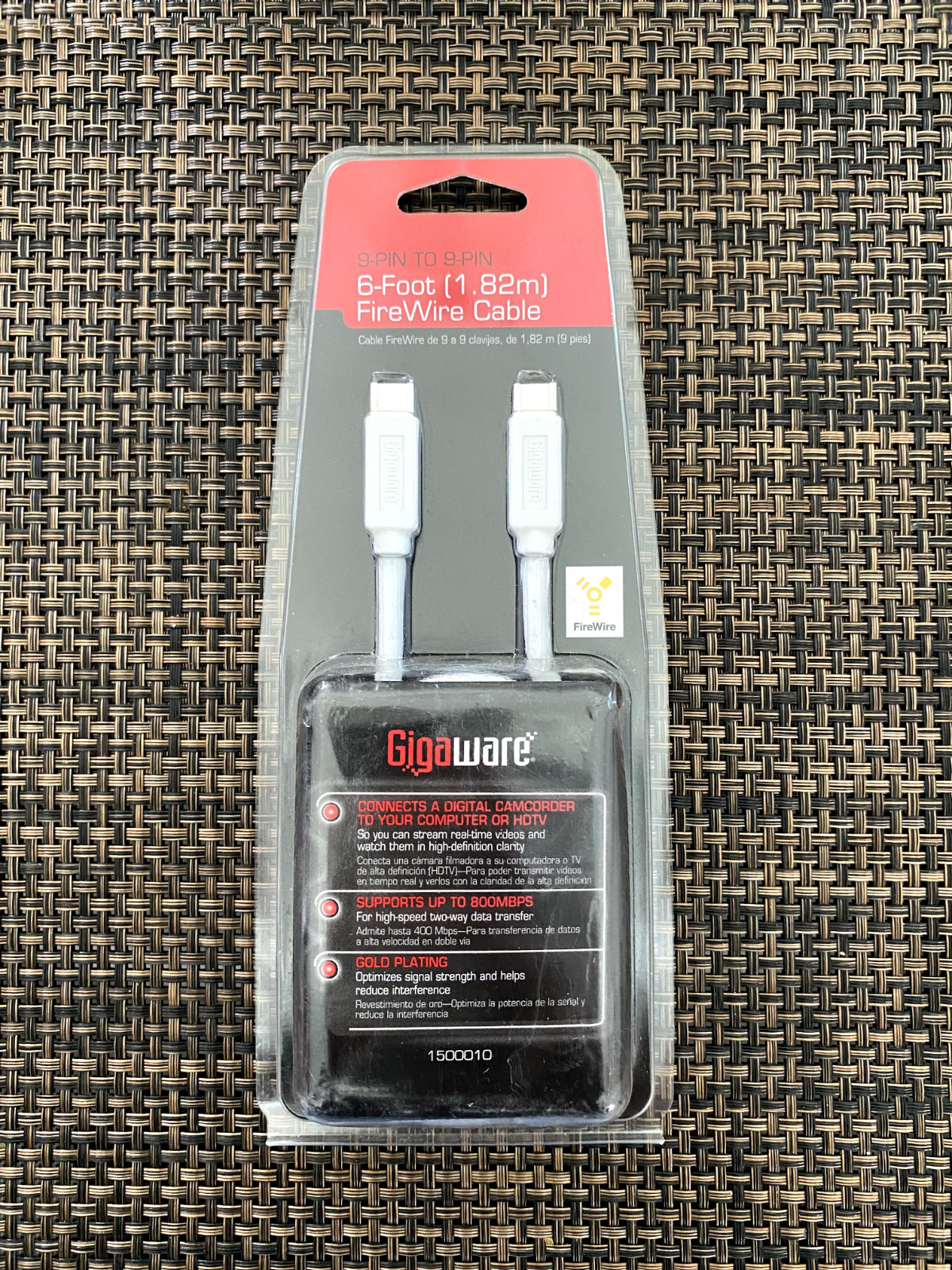 RadioShack GIGAWARE 6 FOOT FIREWIRE CABLE 9-PIN TO 9-PIN (1.82 m)