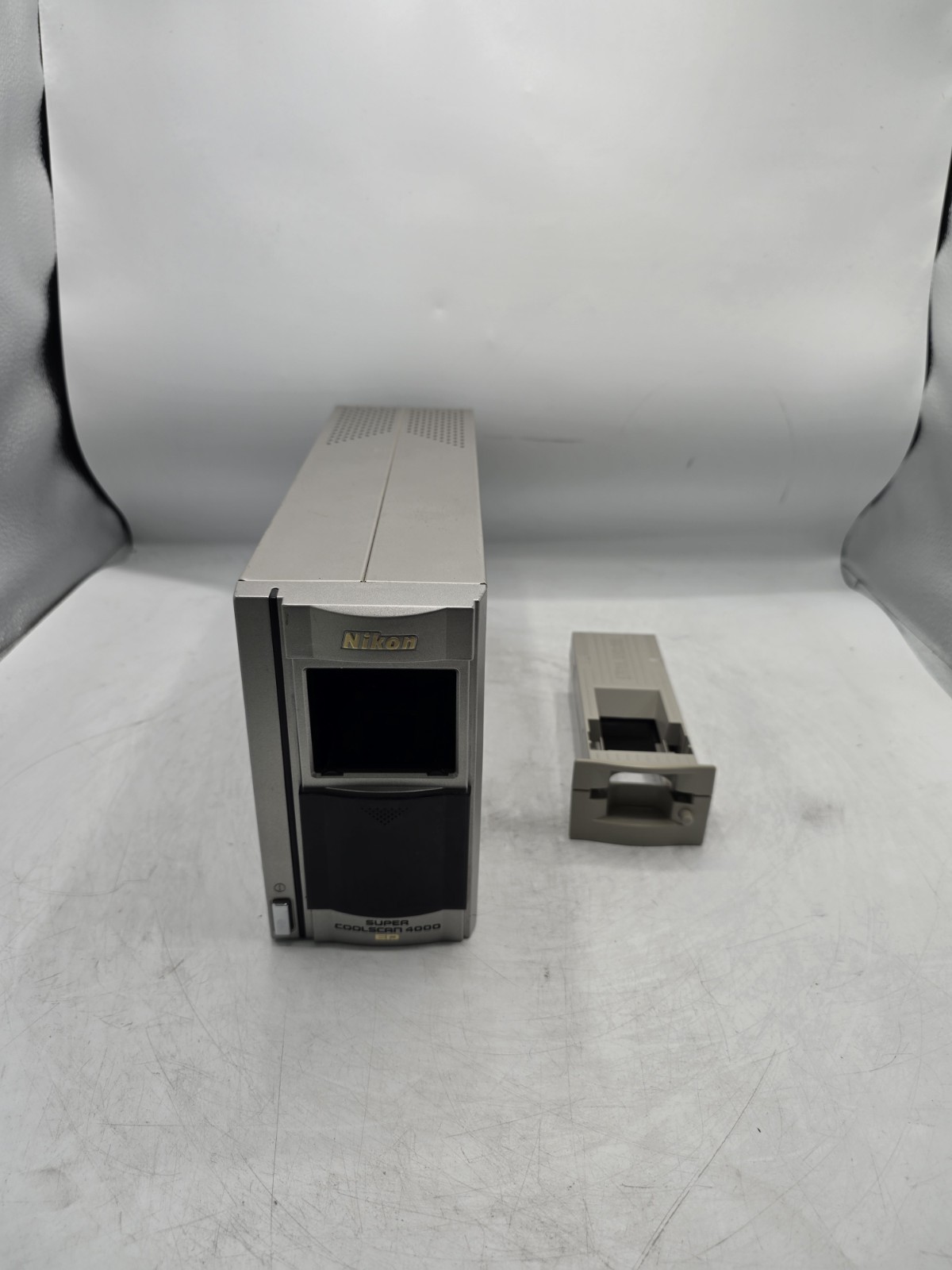 Nikon LS-4000 ED Photo Slide and Film Scanner READ
