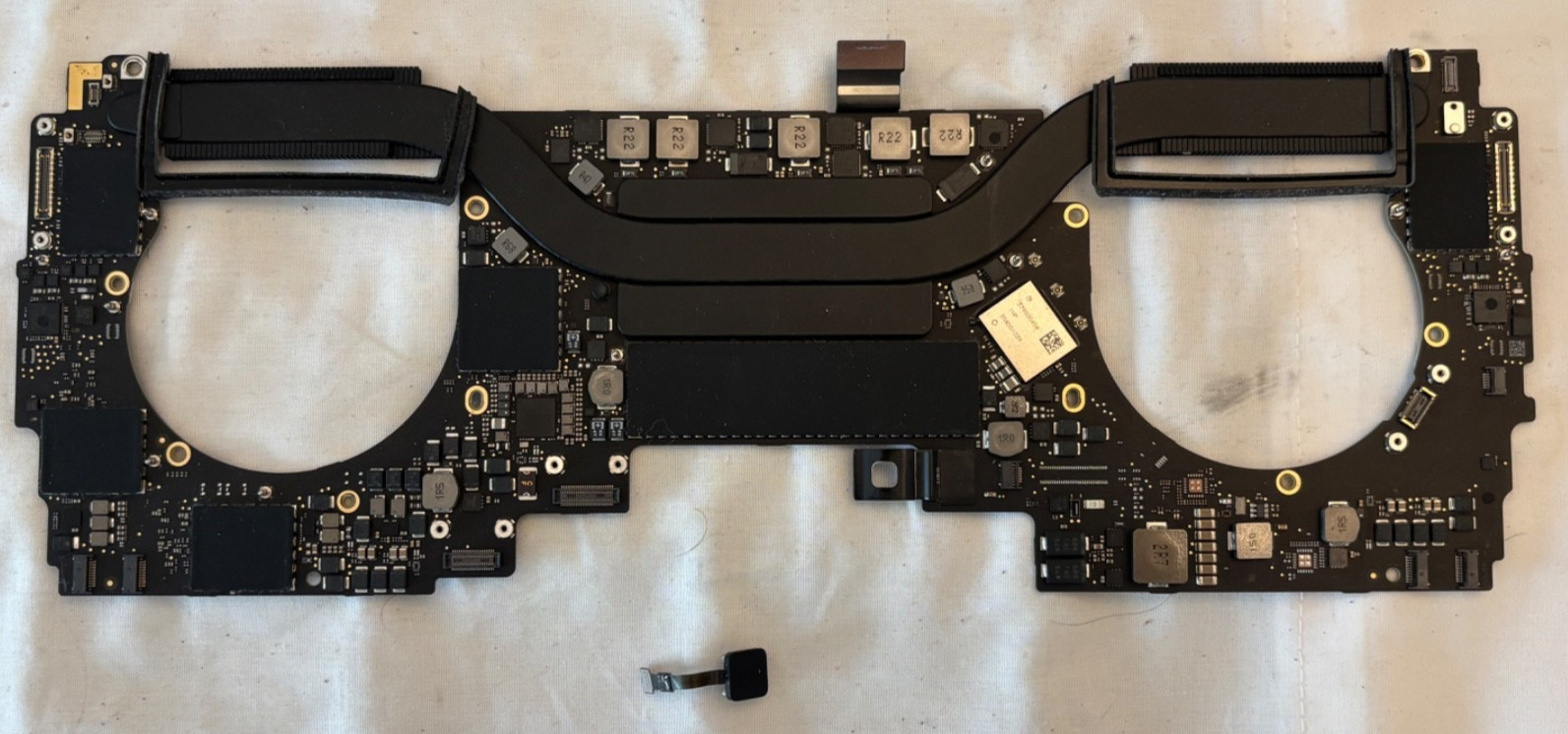 MacBook Pro 13" A1989 Mid 2019  i5 2.4GHz 8GB 256GB Logic Board Touch ID