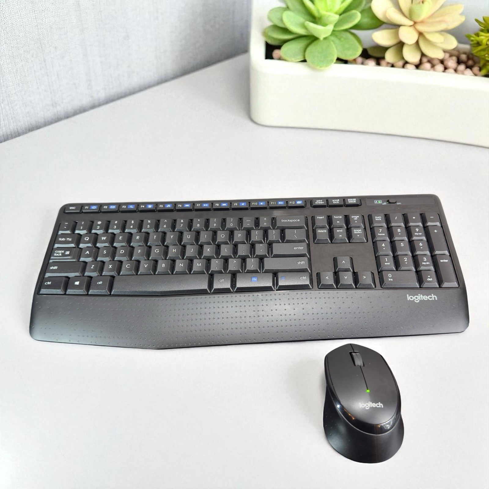 Logitech MK345 Wireless Keyboard/M275 Right-Handed Mouse- Combo Tested & Works