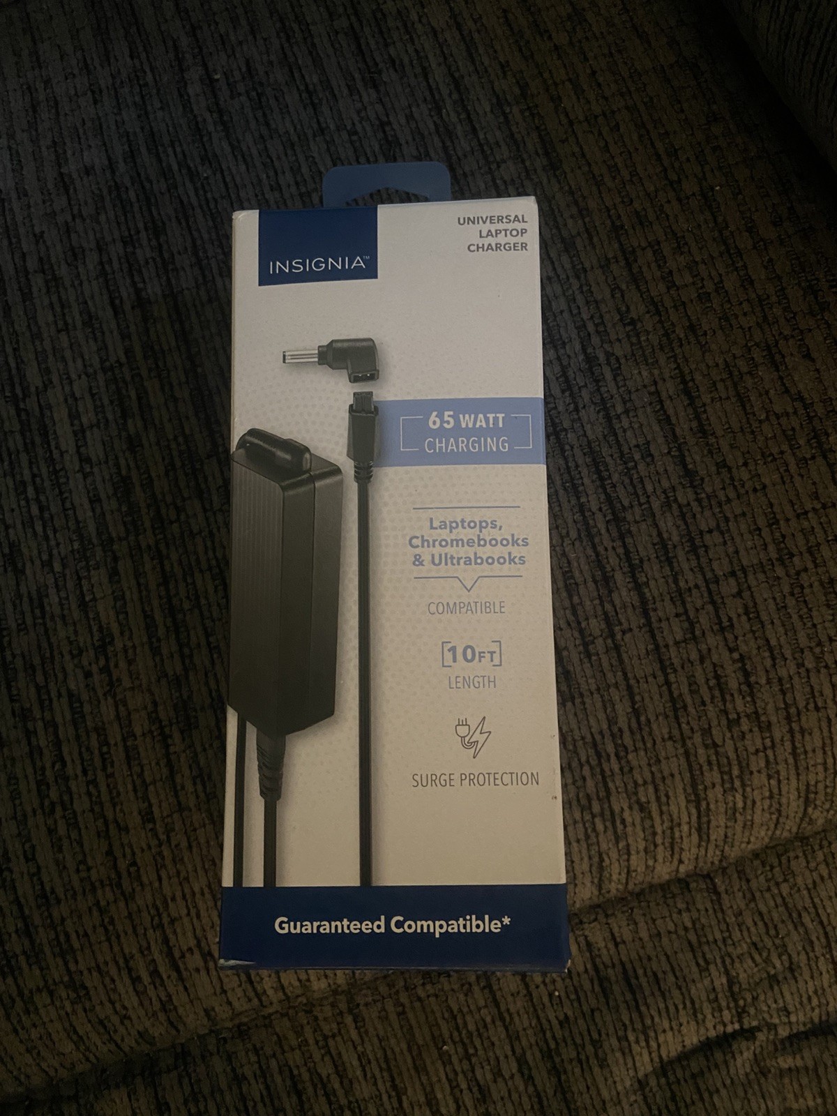 Insignia - 65W Universal Laptop Charger - Black Never Opened