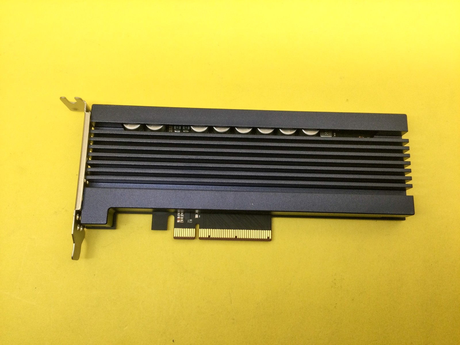 Samsung PM1725a 1.6TB PCIE 3.0x8 NVMe HHHL Enterprise SSD MZ-PLL1T60