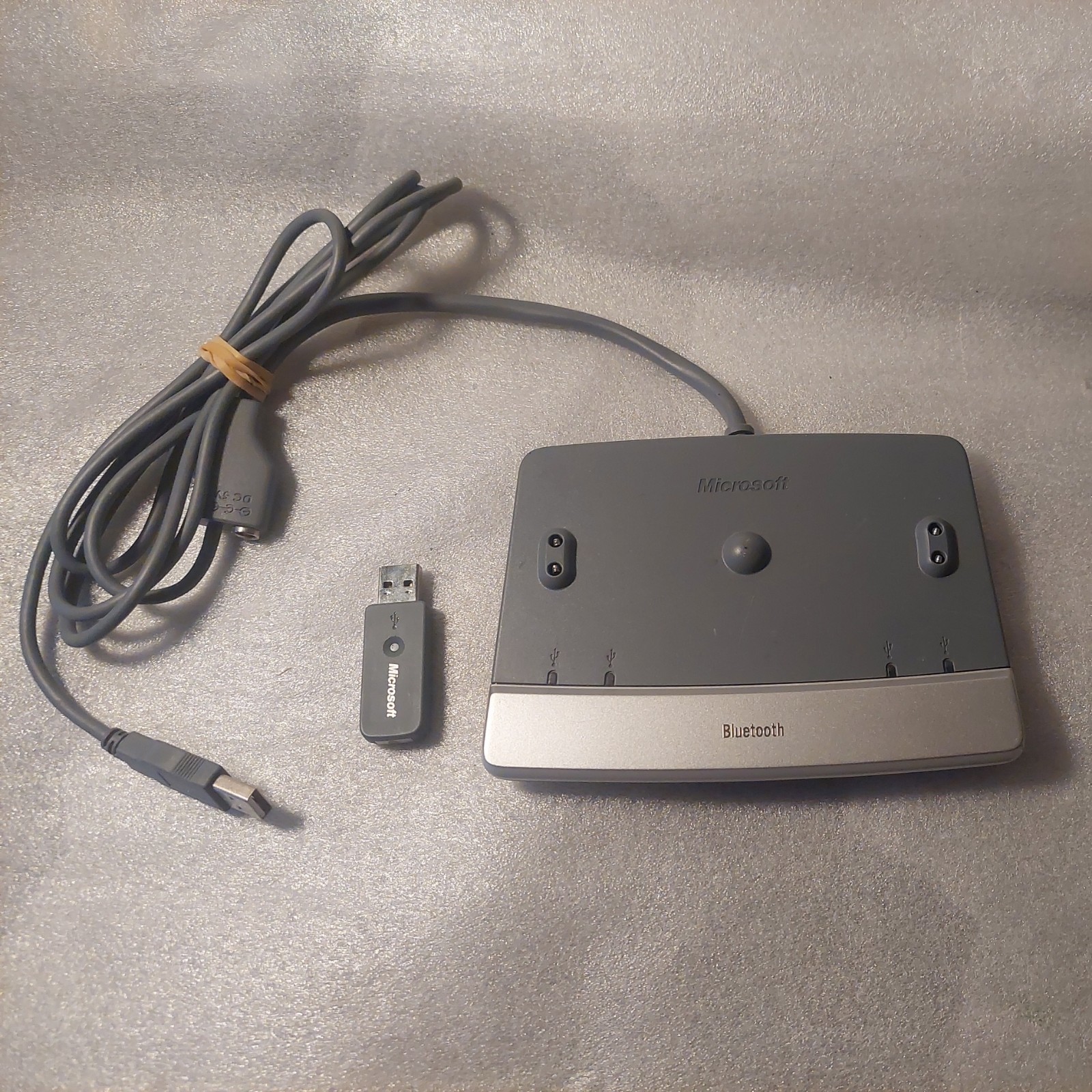 Microsoft Wireless Keyboard / Mouse Charging Hub v1.0 bluetooth with Transceiver