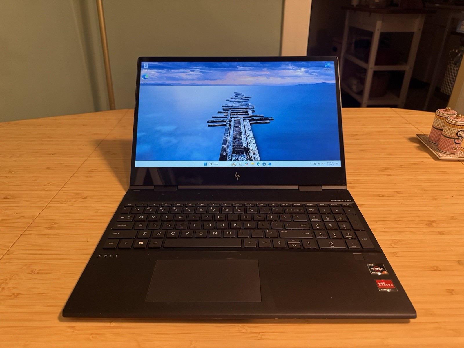 HP ENVY x360 15" Touchscreen Ryzen 5 4500U 12GB 512 GB SSD Win 11