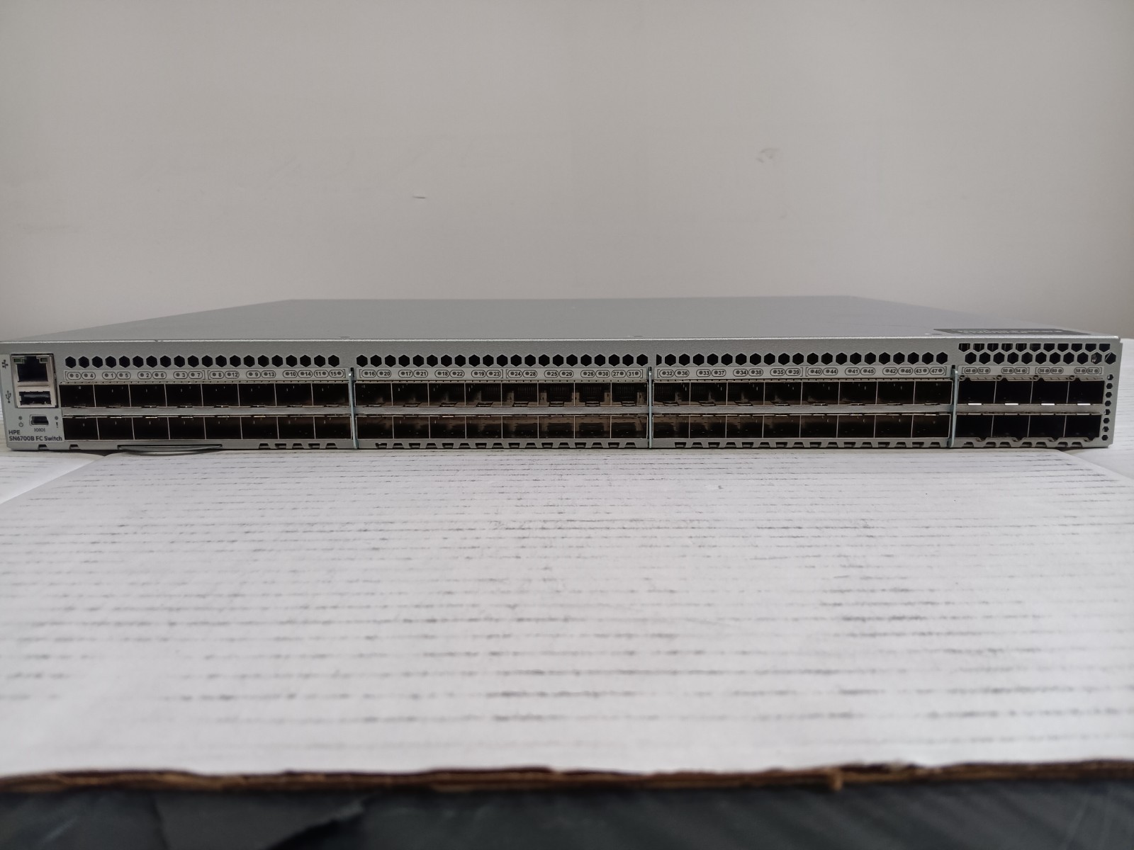 HPE SN6700B 64GB 48 port FC switch P/N R6B05A Brocade BR-G720 w/(56) active port