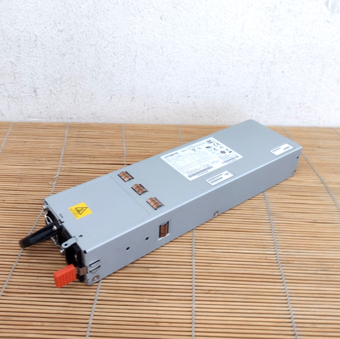 Juniper EX4500-PWR1-AC-BF EX4500 1200W AC 1000W 110V PSU Back-to-Front Airflow