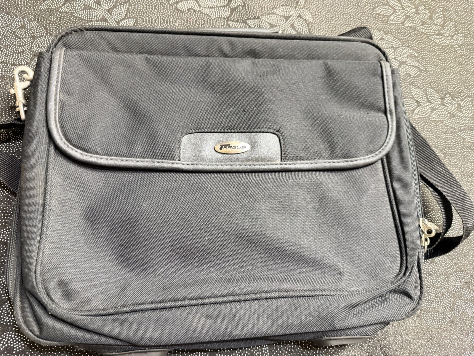 Targus Laptop Carrying Bag / Briefcase – Black – Shoulder Strap
