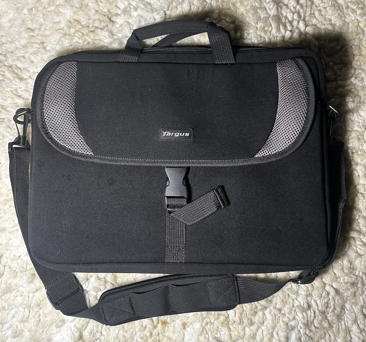 Targus CVR200-12 Laptop Messenger Bag Briefcase 15” Computer Case Strap