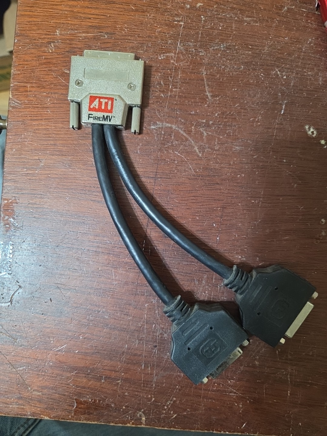 ATi FireMV Splitter Cable  VHDCI to 2 x DVI-D Dual Link Female  6111020400G