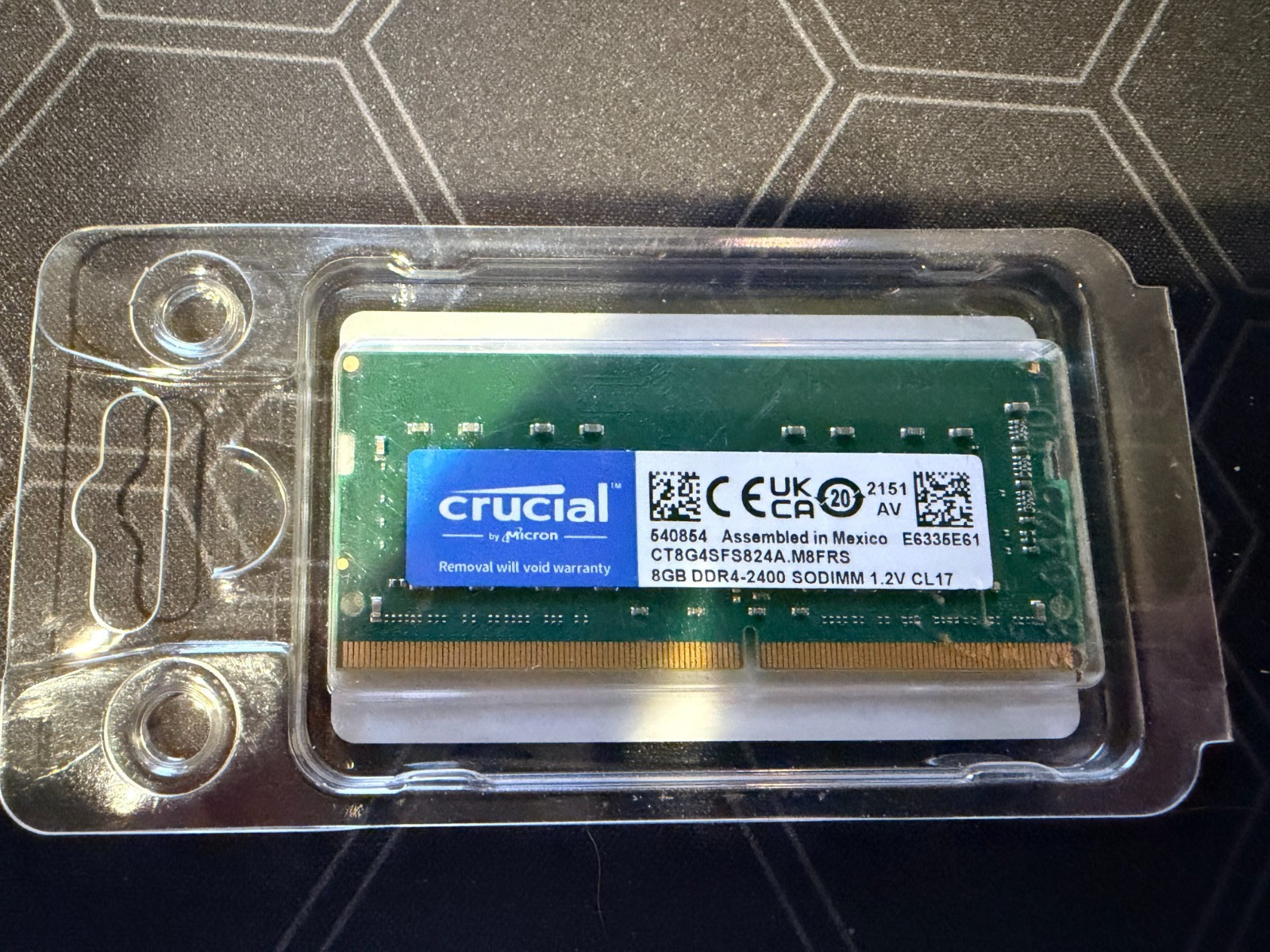 Crucial 8GB DDR4-2400 SODIMM Laptop RAM PC4-19200 CL17 CT8G4SFS824A New