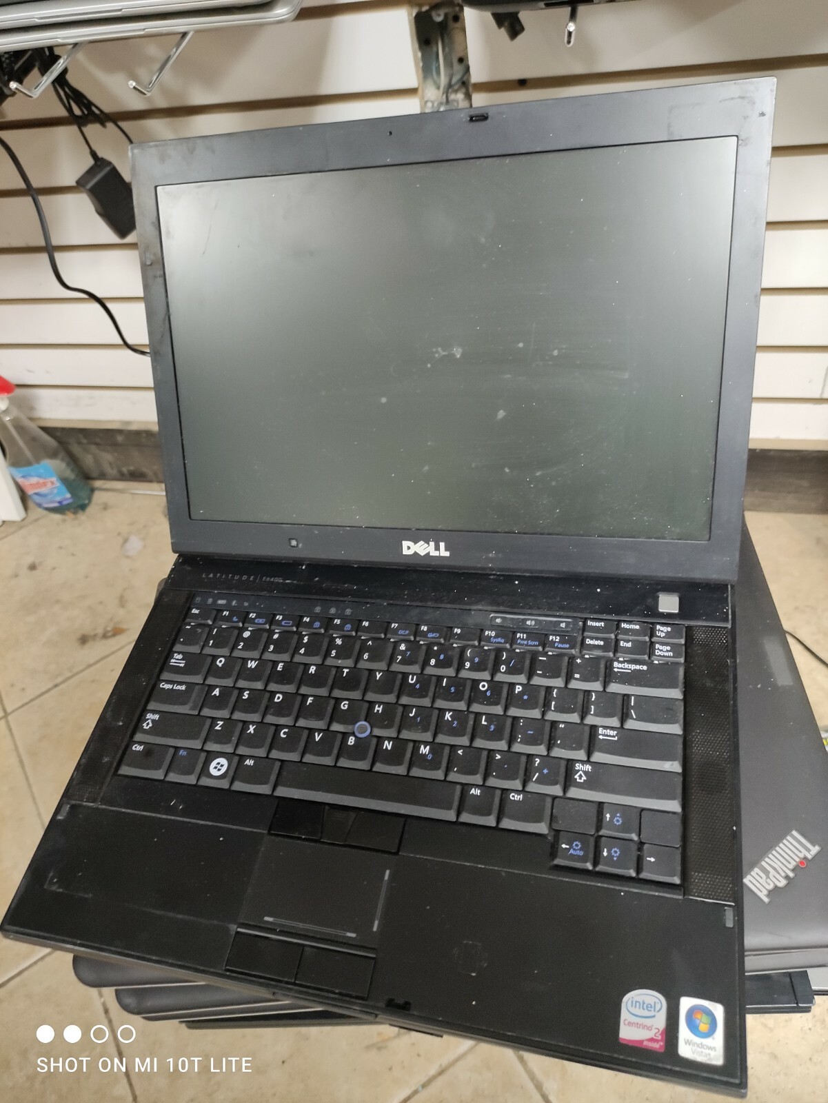 Dell Latitude E 6400 14in. (160GB, Intel Core 2 Duo, 2.4GHz, 2GB)...