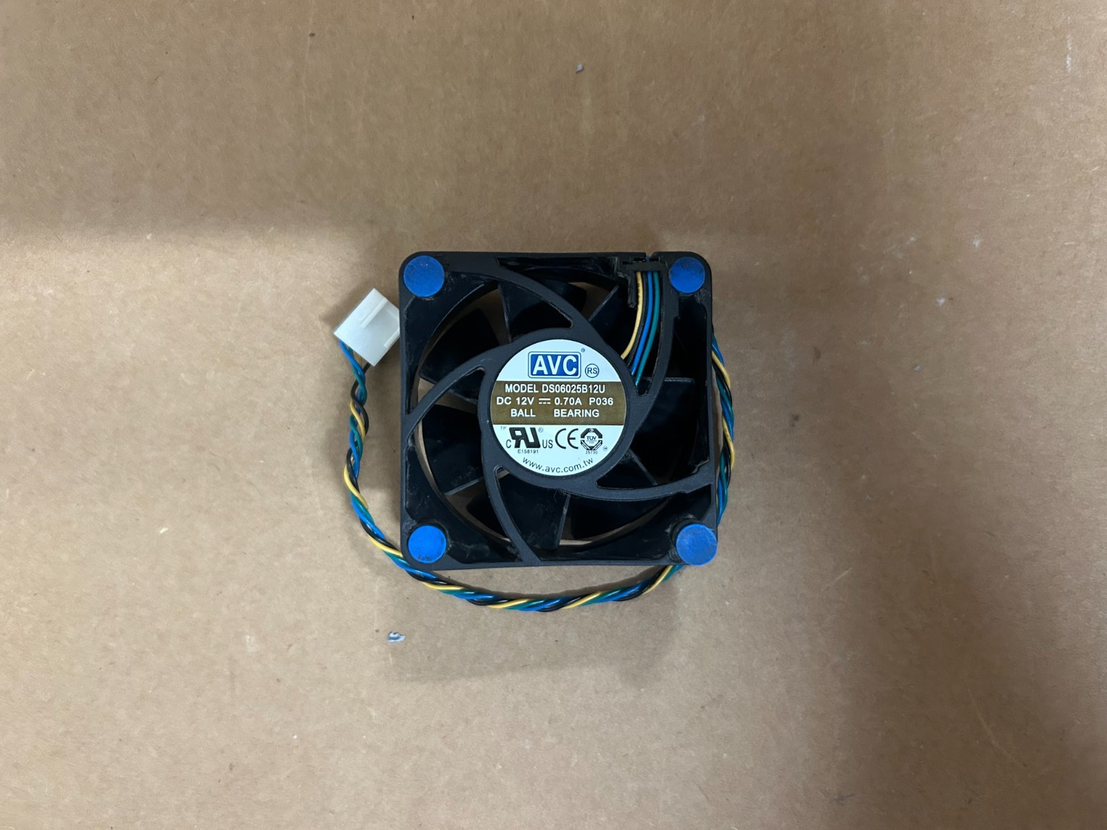 HP Elite 8200 USDT Front Case Fan AVC DS06025B12U DC 12V 0.7A P064 4WIRE 4PIN
