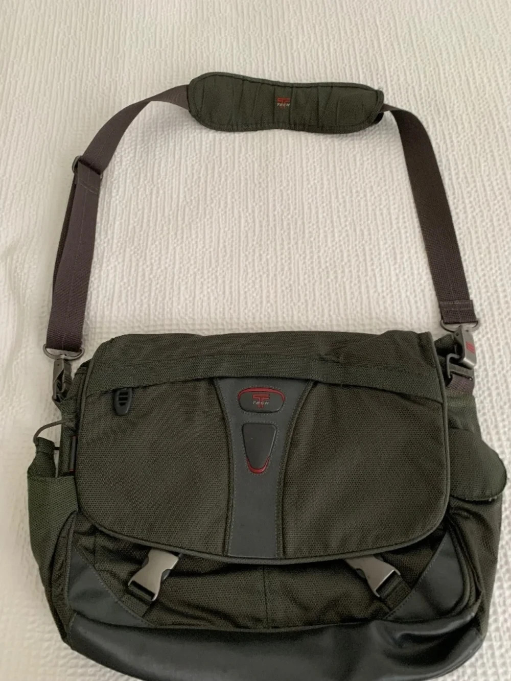 Tumi T-TECH Classic 5506GRH Black Gray Nylon Messenger Shoulder Laptop Bag EXC