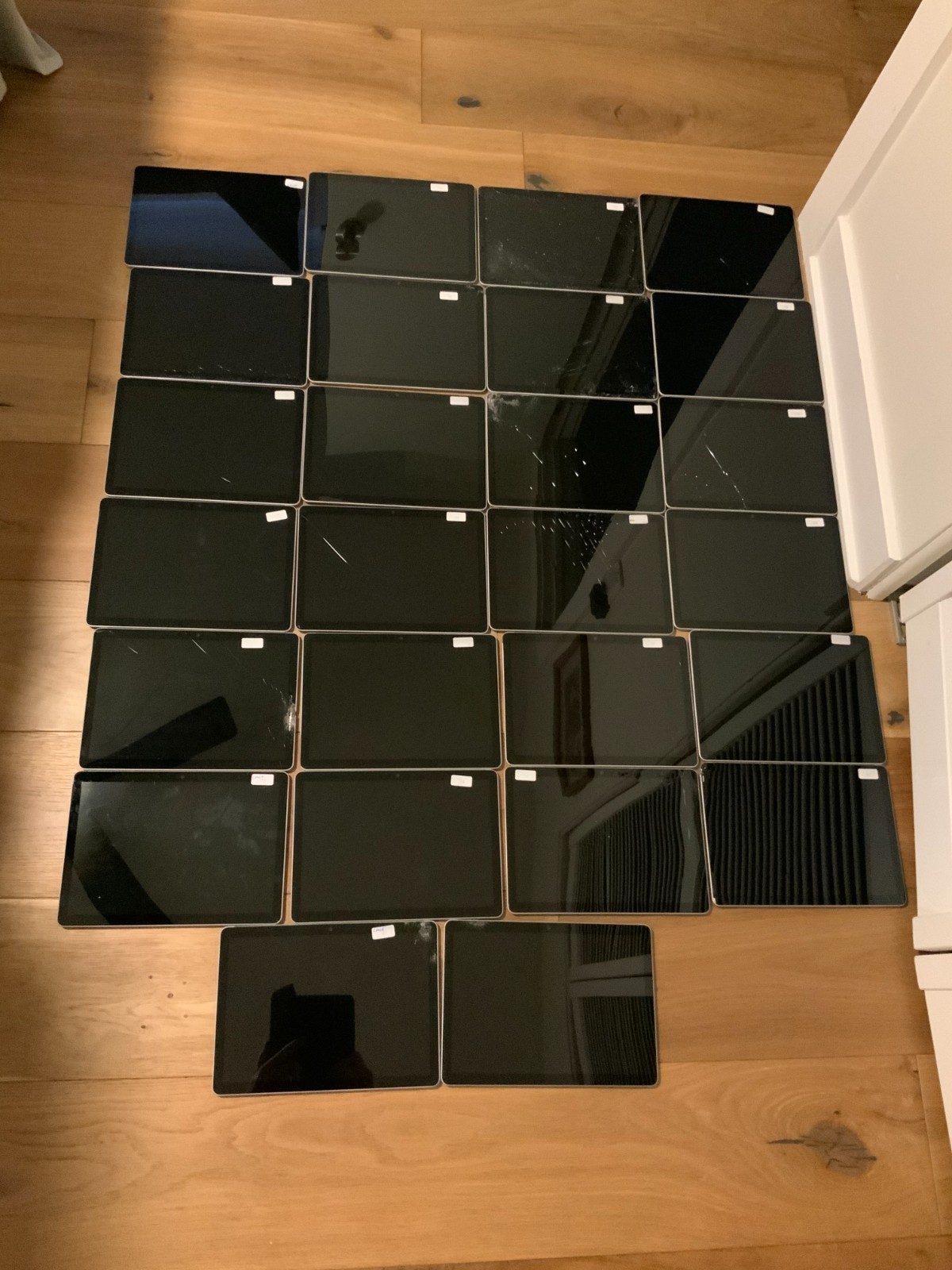 Lot of 26x Defective Microsoft Surface Go 2 10.5" Intel Pentium 64GB/4GB - Crack