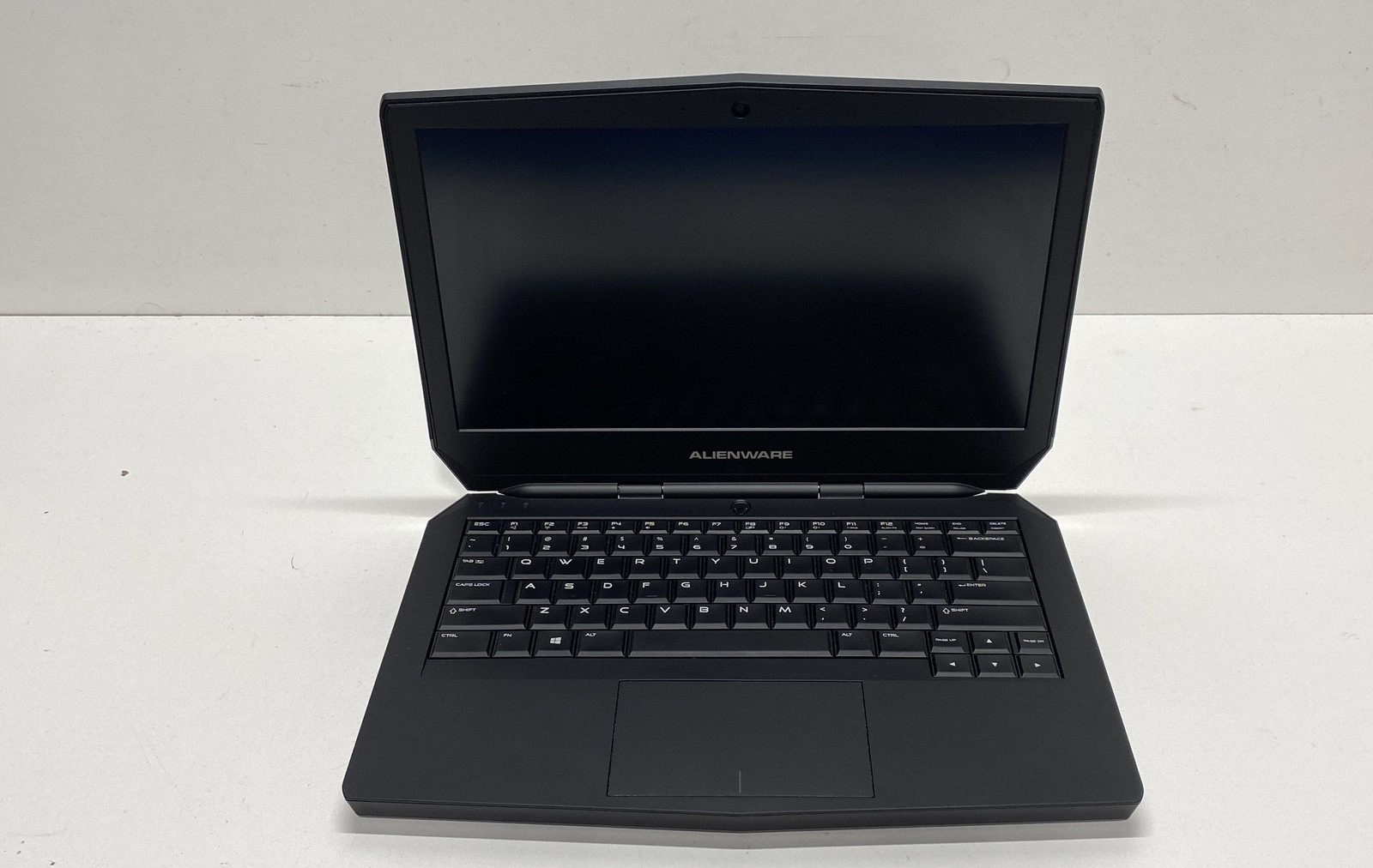 Alienware 13 P56G 13-Inch Gaming Laptop Intel Windows 10 Silver Gray