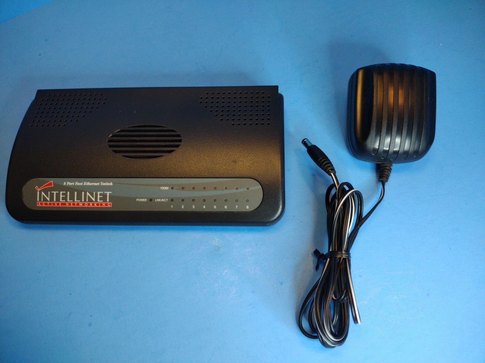 Intellinet 8-Port 10/100 Mbps Fast Ethernet SOHO Office Switch w/ AC Adapter