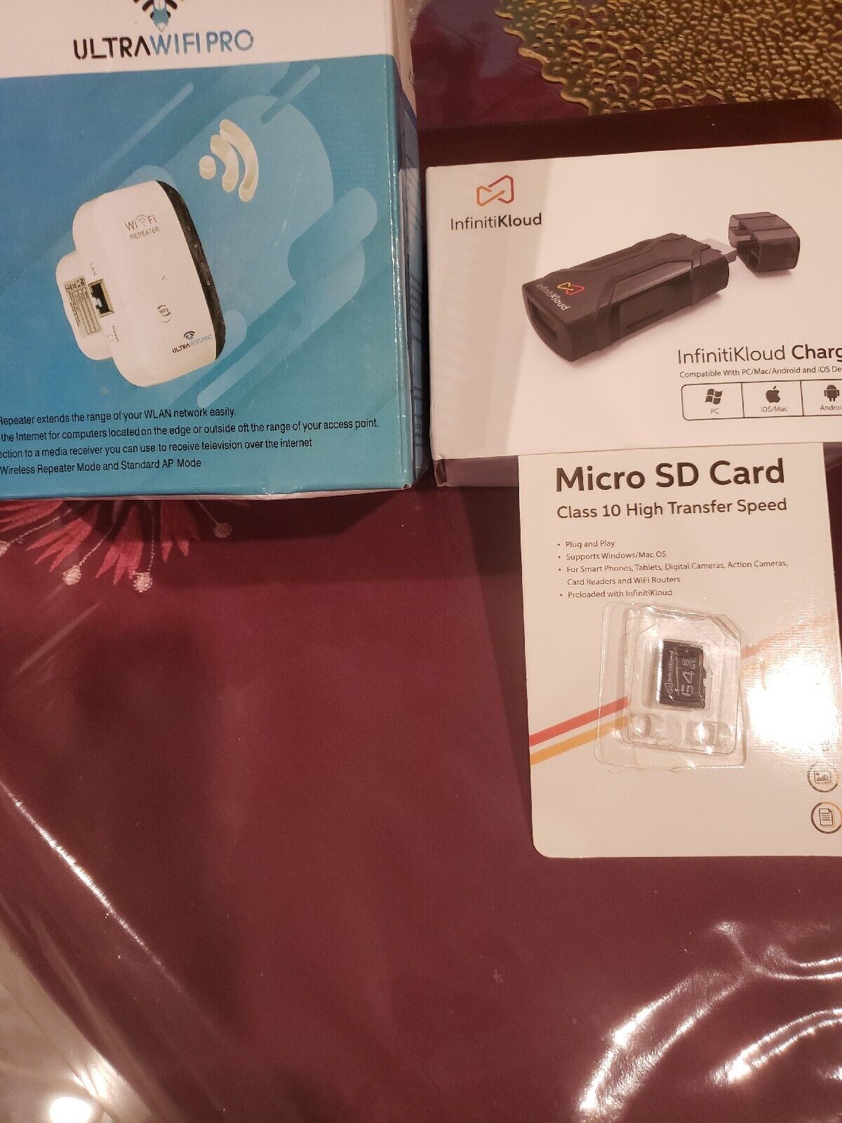 NIB Ultra Wifi Pro Repeater  Extender 300Mps Wireless & INFINITIKLOUD Charger