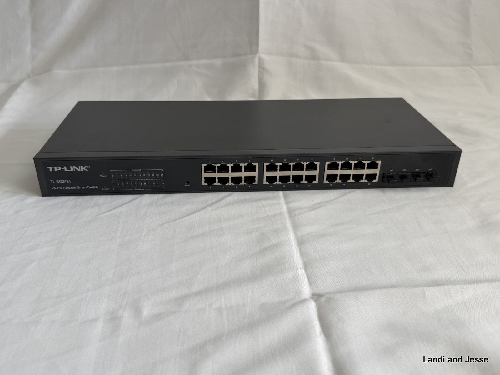 TP-Link TL-SG2424 24-Port Gigabit Smart Switch with 4 Combo SFP Slots