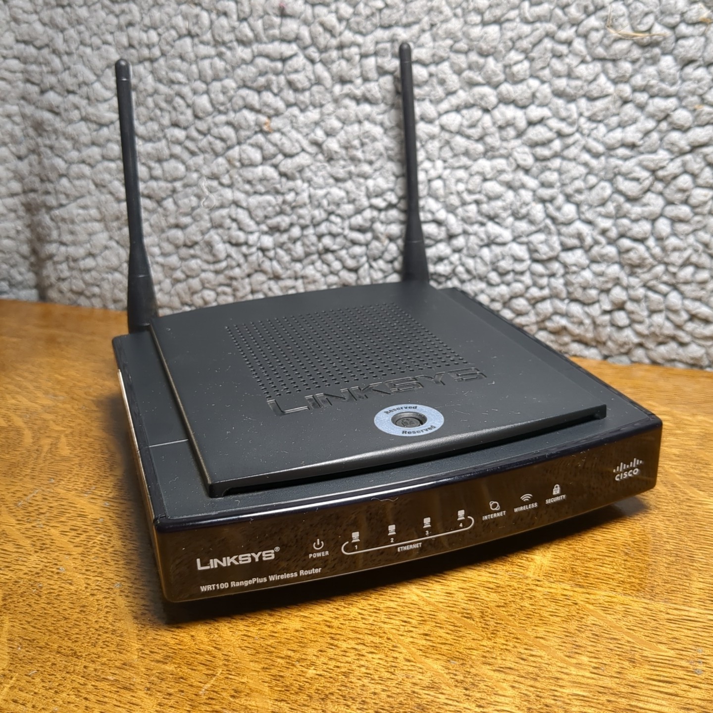 linksys wrt100 RangePlus wireless router Cisco No Cord