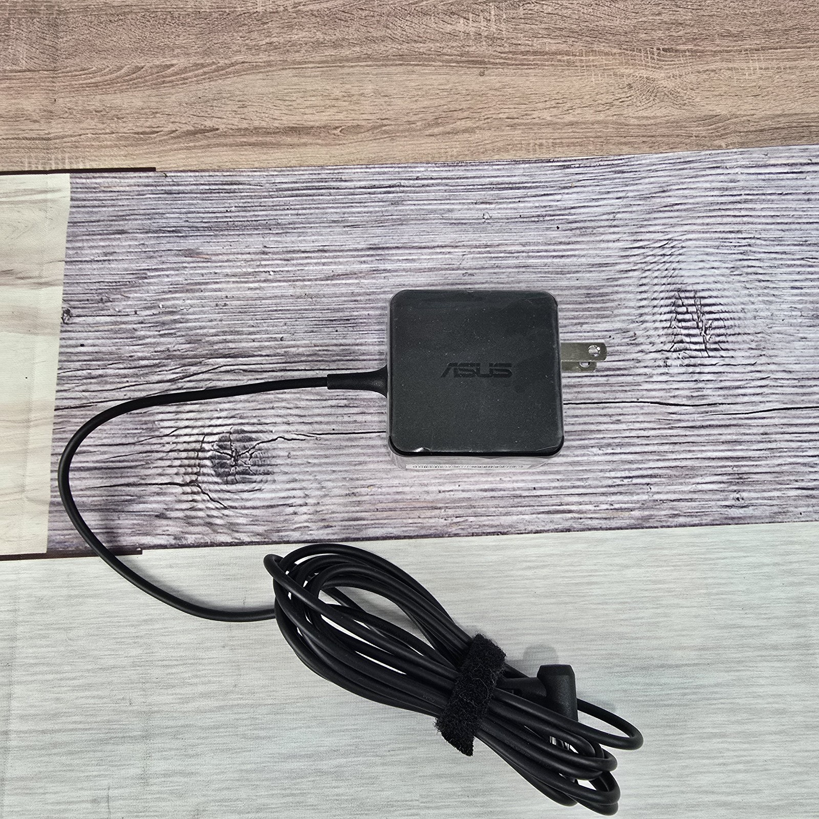 ASUS AD890326 19V 1.75A 33W Genuine Original AC Power Adapter Charger