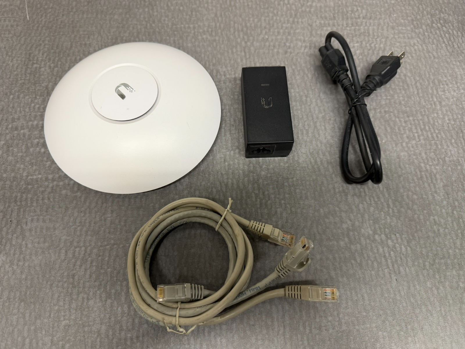 Ubiquiti UniFi 802.11ac Long Range Wireless Access Point UAP-AC-LR w/ Injector