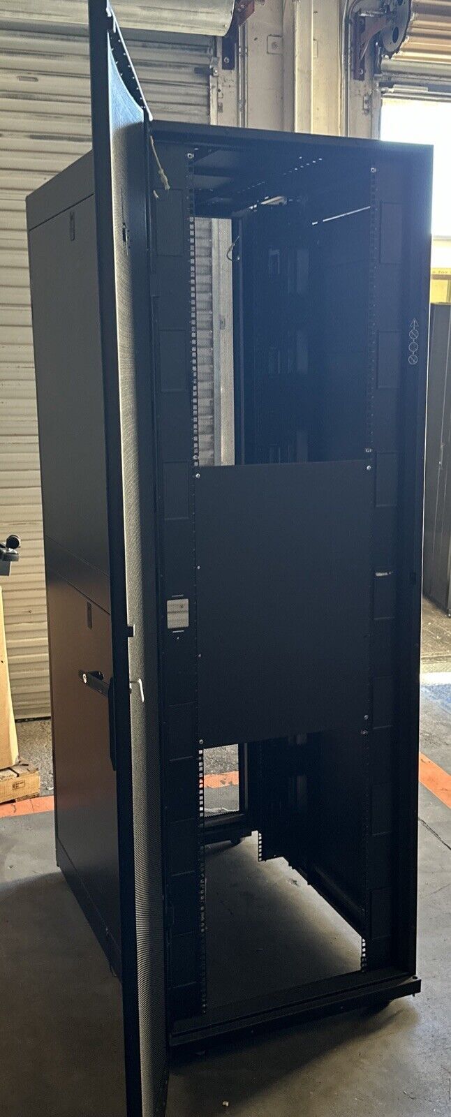 APC 48U Server Rack Cabinet AR3357 With Key