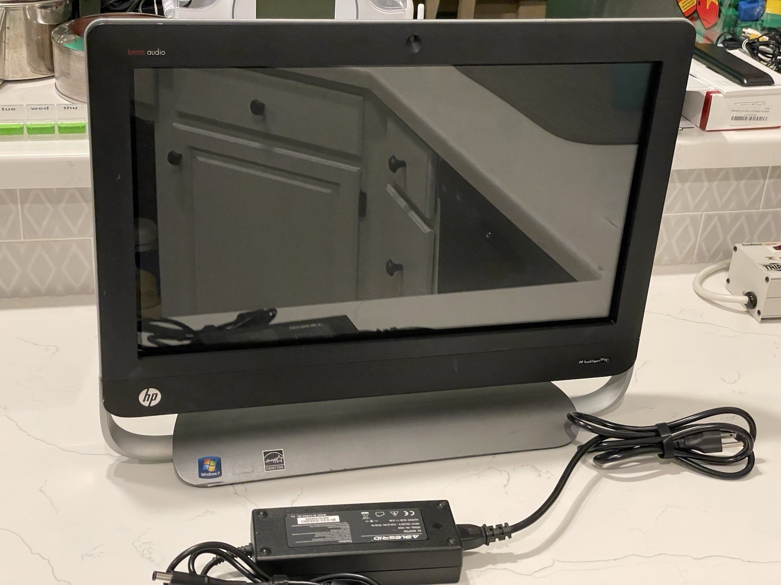 HP TouchSmart 320 AIO AMD A4-3400 2.7GHz 4gb RAM 2TB Windows 7 Touch Screen PC