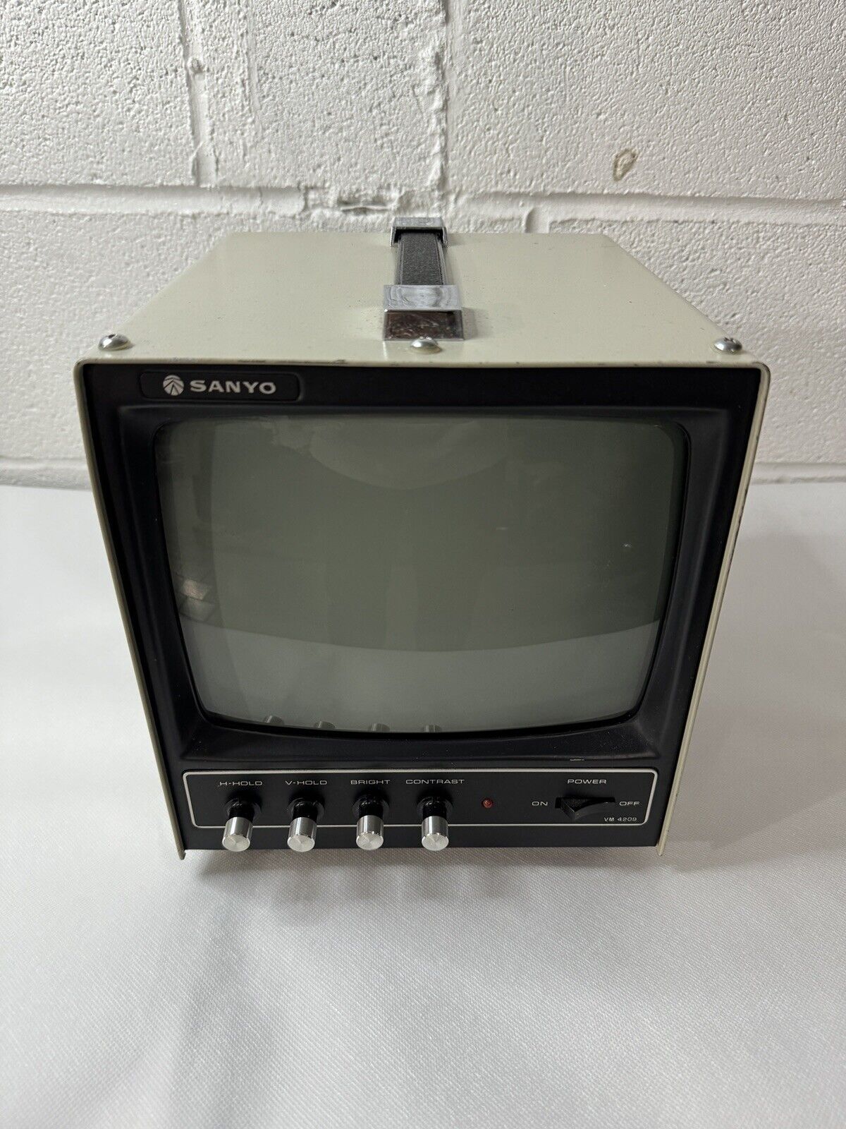 VINTAGE SANYO MONITOR FOR APPLE 1 OR APPLE 2