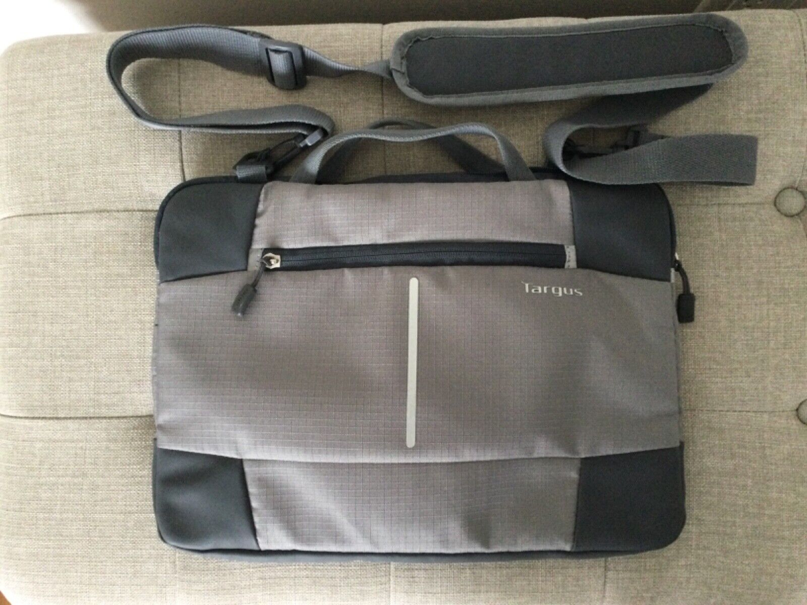 Targus - 13.3” Bex II Slipcase - Gray Laptop Ipad Lightweight Zip Case w/ Strap