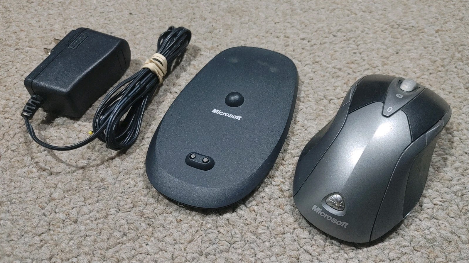 Rare Retro 2006 Microsoft Wireless Laser Mouse 8000 Bluetooth Rechargeable PC 