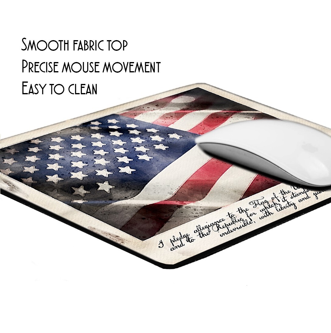 Flowing American Flag wit The Pledge of Allegiance Design Mouse Pad