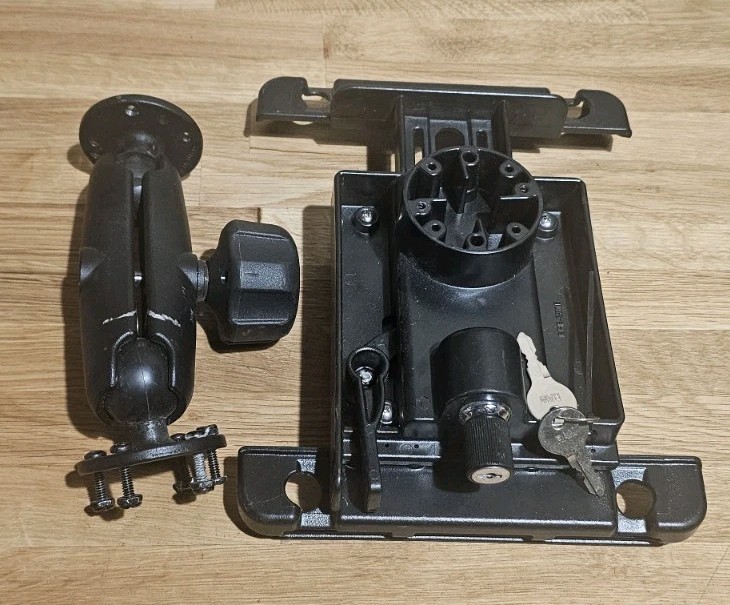 RAM Tab-Lock RPR-381B for 10" Tablets W/B Size Arm & Round Floor Mount