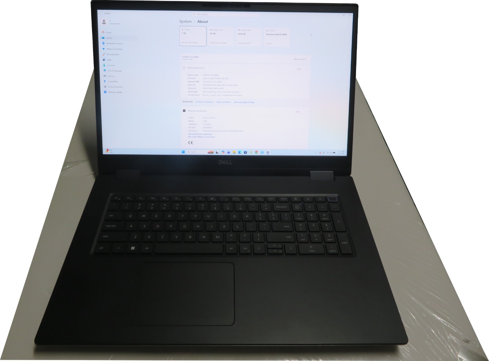 Dell Precision 7780 17.3"FHD ES CPU i9 32GB RAM 1TB SSD NVIDIA RTX 3500 Ada