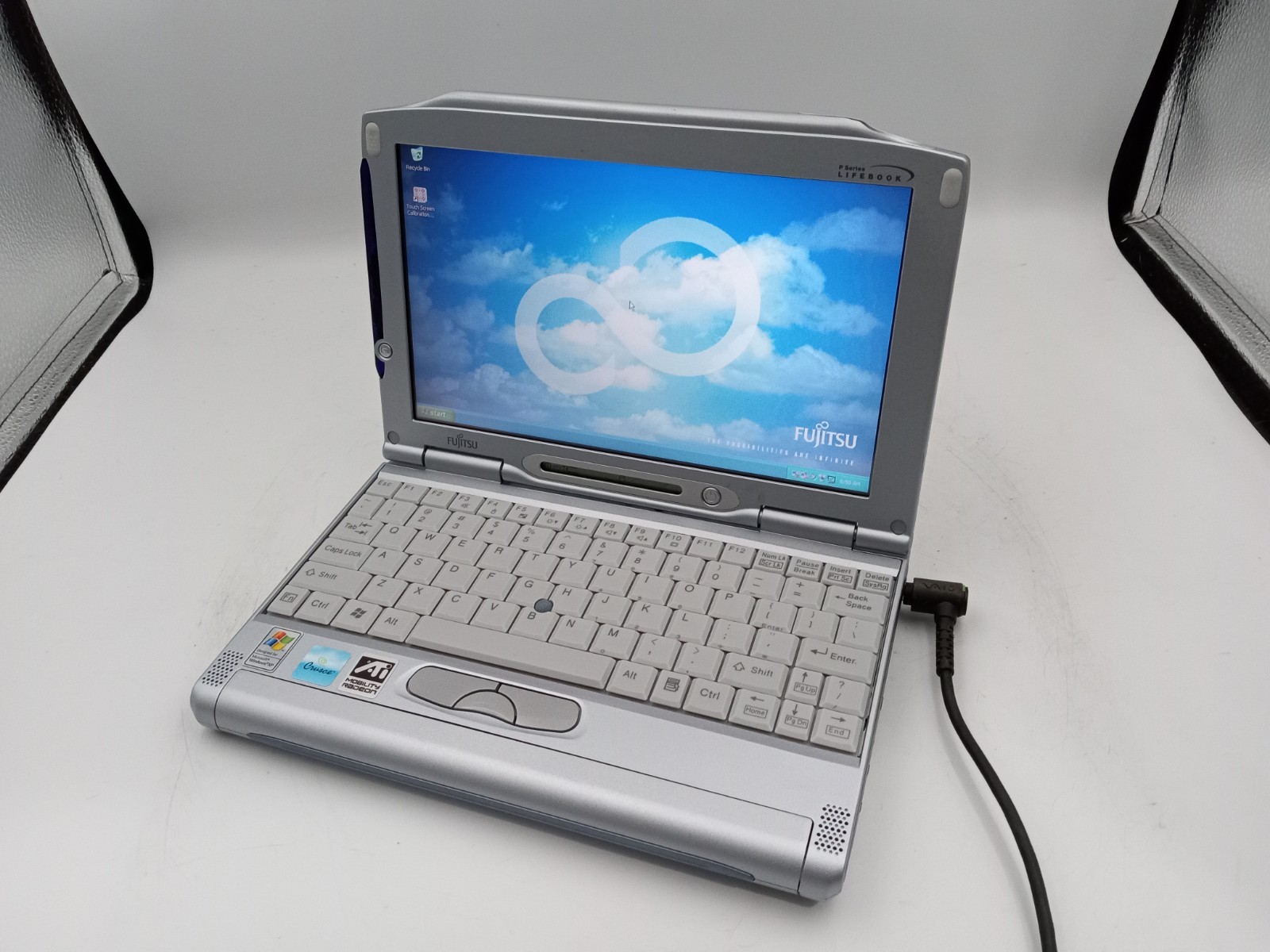 Fujitsu Lifebook P1120 8.9" Laptop Crusoe 800MHz 240MB RAM 30GB HDD XP -READ -RR