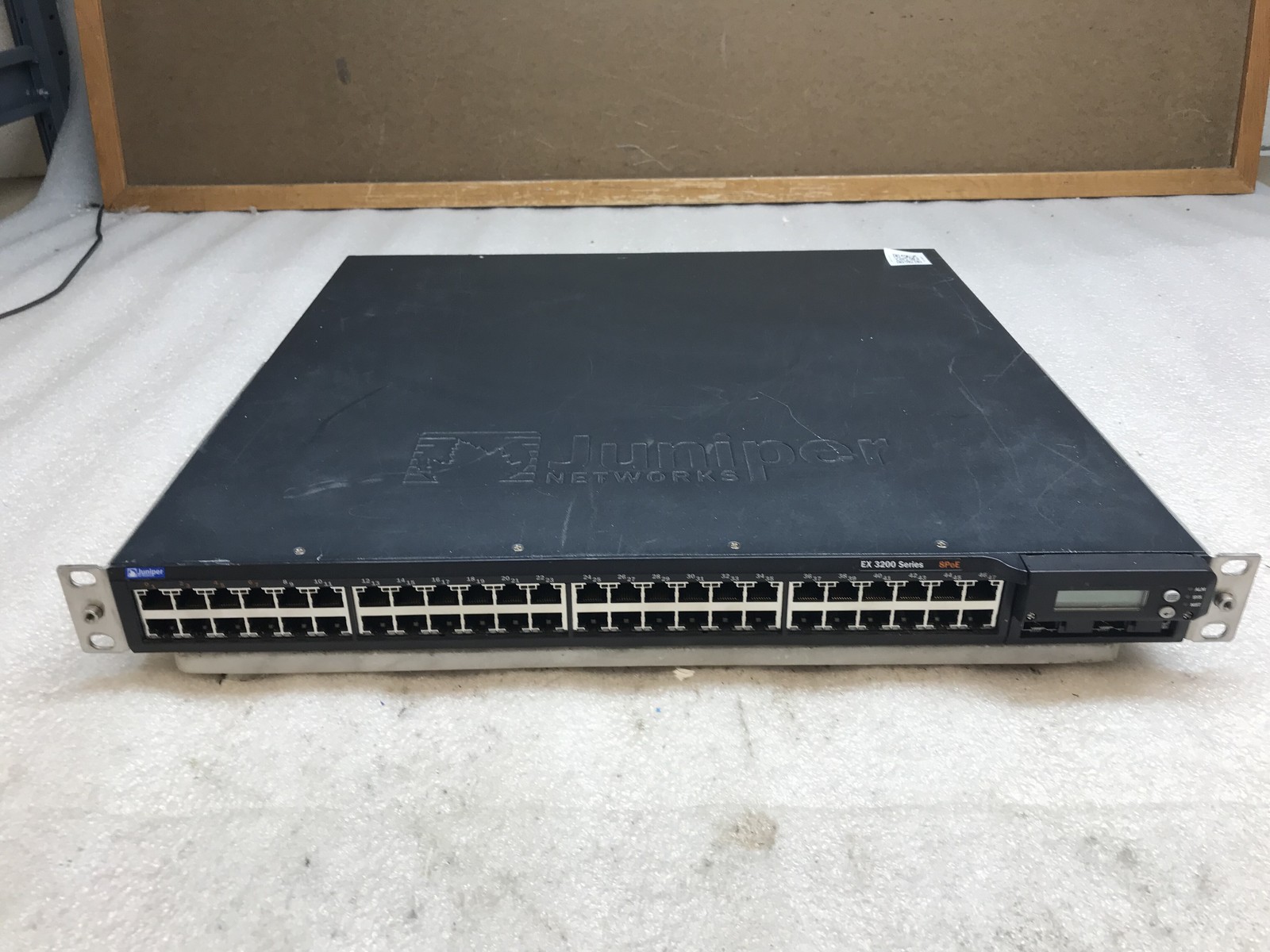 Juniper EX 3200 Series EX3200-48T 48 Port 8PoE Ethernet Switch  w Rack Ears