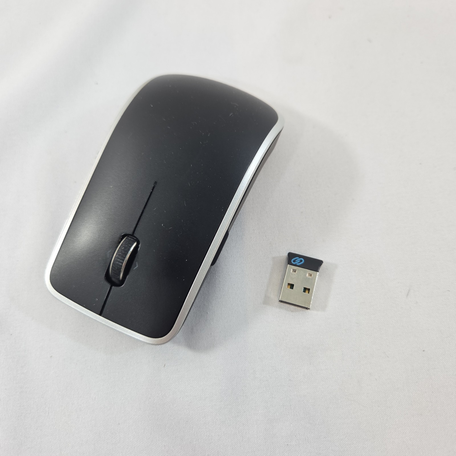 Dell Wireless Mouse Black WM514P Excellent Condition Tested Powers On w/ DONGLE