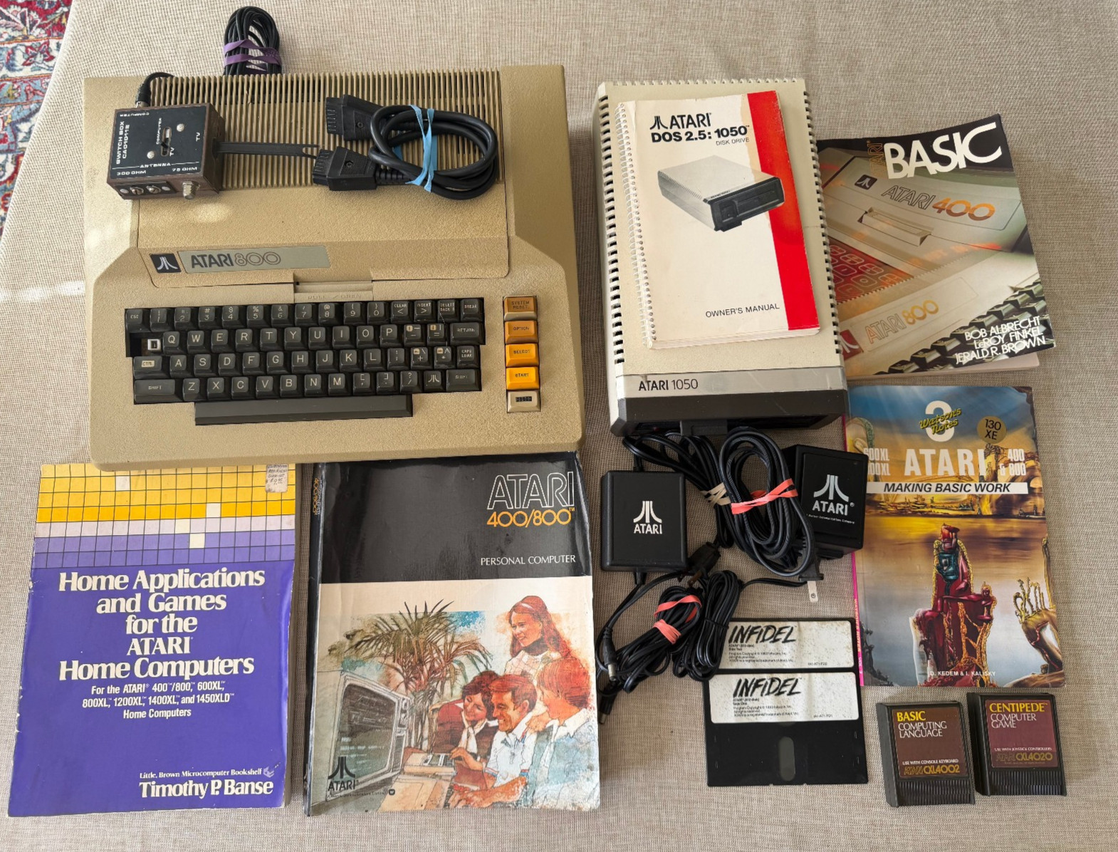 Vintage Atari 800 Computer + 1050 Disk Drive Manuals Games Software Cables Power