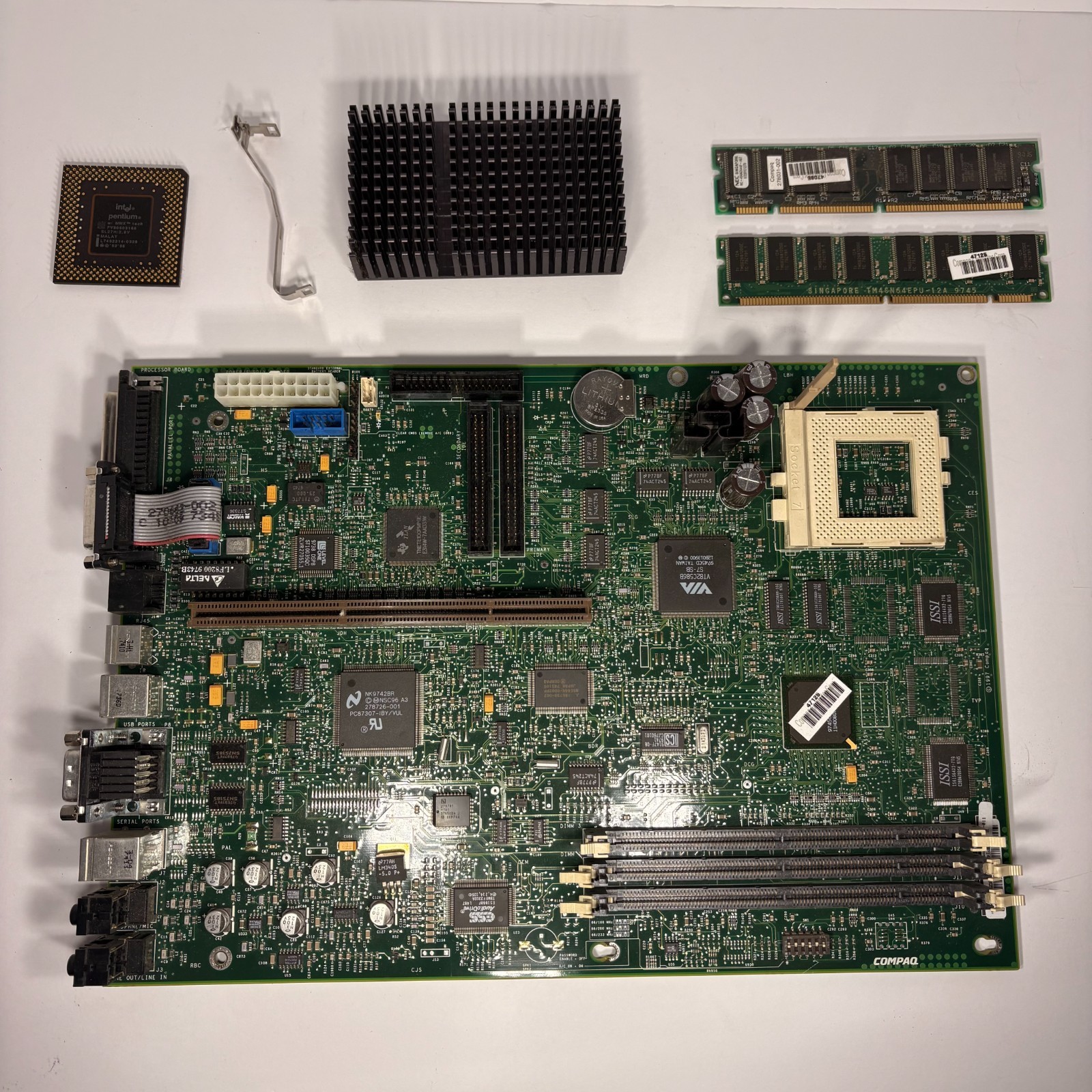 Compaq Socket 7 Motherboard Intel Pentium MMX 166MHz CPU 32MB RAM Vintage PC Kit