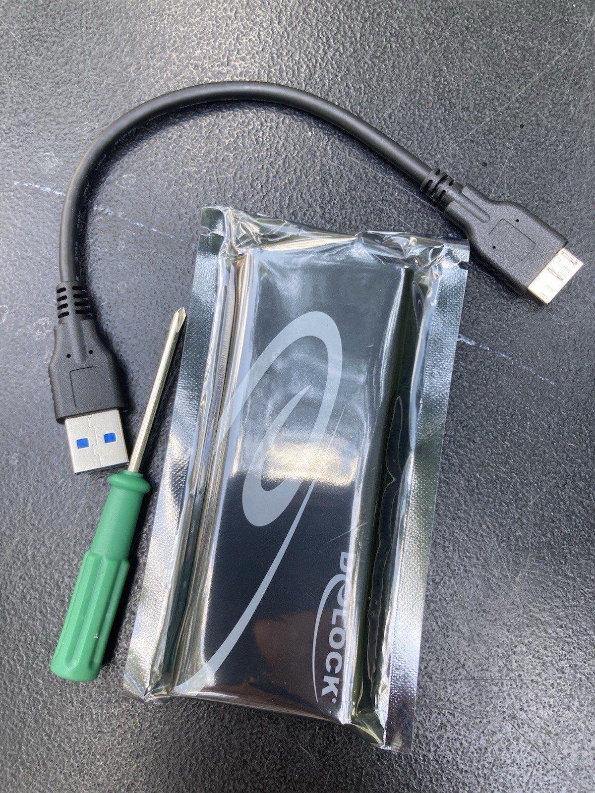 Delock 42570 USB 3.1 Gen 2 M.2 SATA NGFF SSD Enclosure w/ Cable & Tool