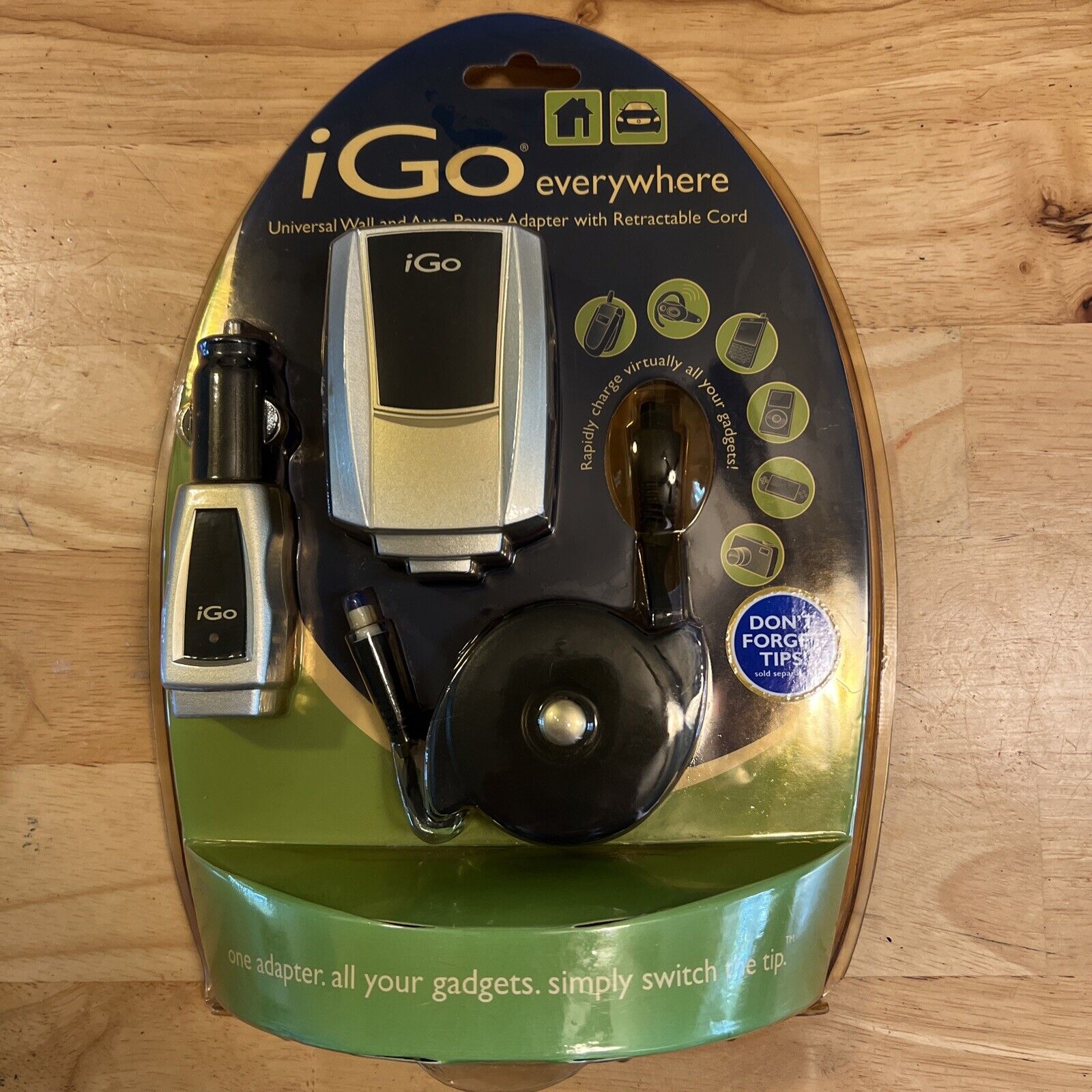 iGo everywhere Universal Wall and Auto Power Adapter with Retractable Cord New