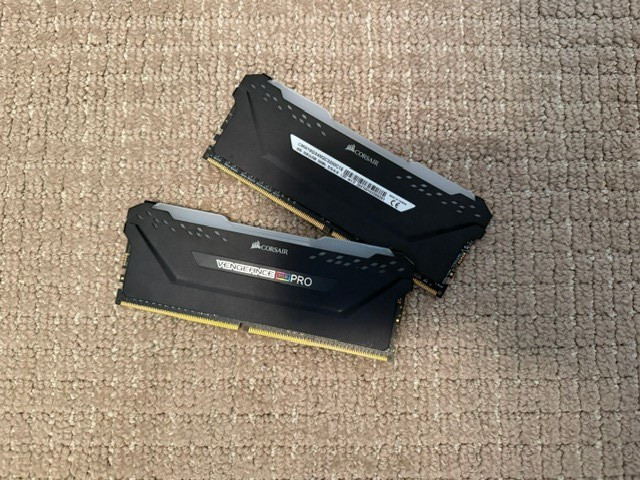 Corsair CMW16GX4M2C3200 C16 3200 MHz RGB 16GB DDR4 RAM - Black