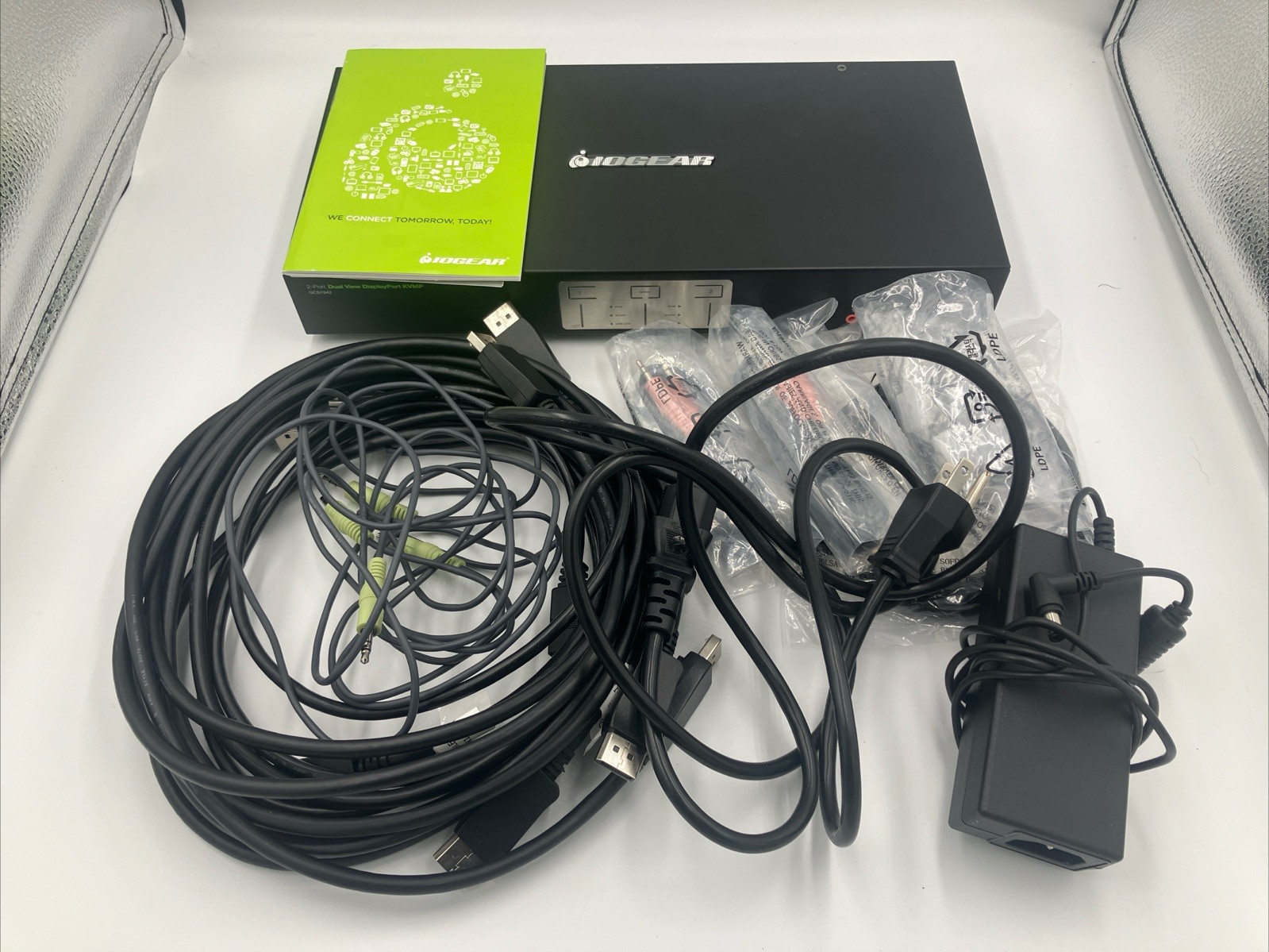 IOGEAR 2-port 4K Dual View KVMP Switch With USB 3.0