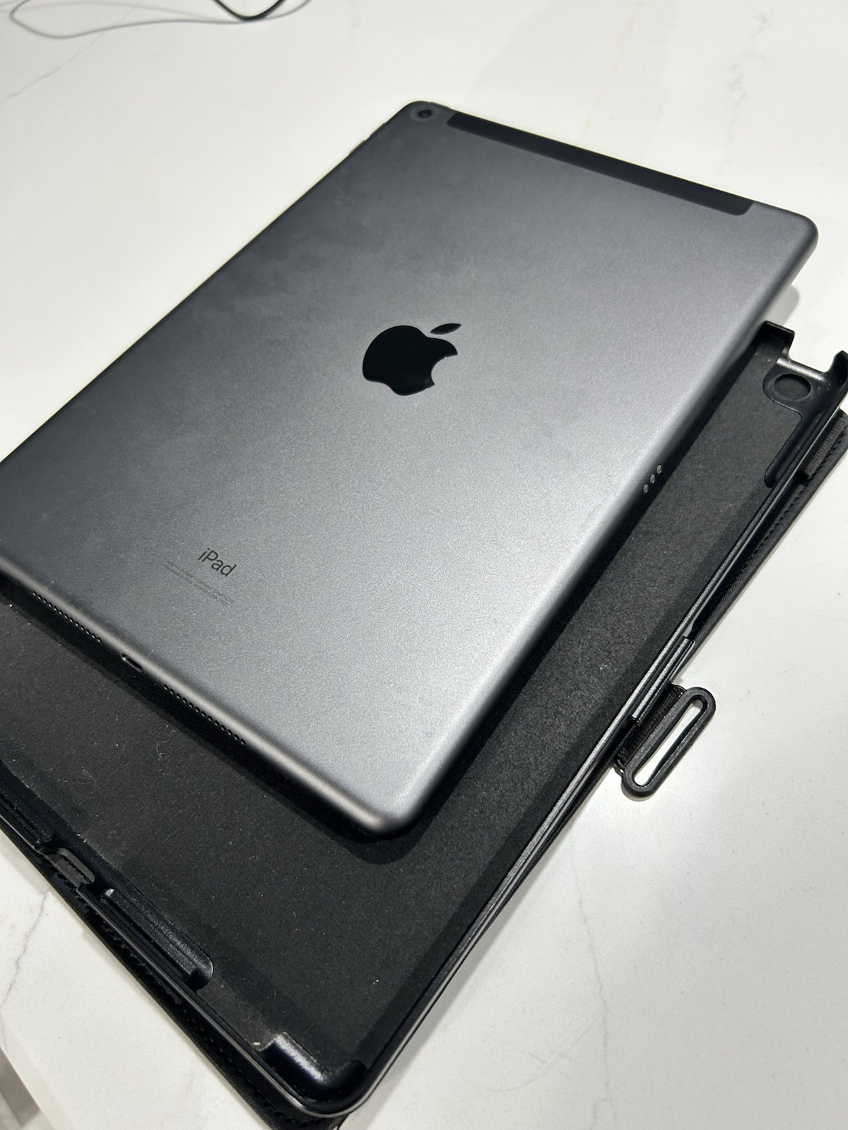 Apple iPad 7th Gen (32G) W/ Black Mag Speck Folio & Glass Protector. NO Charger